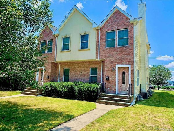 1 Owen Street , Unit B, Westbury, NY 11590