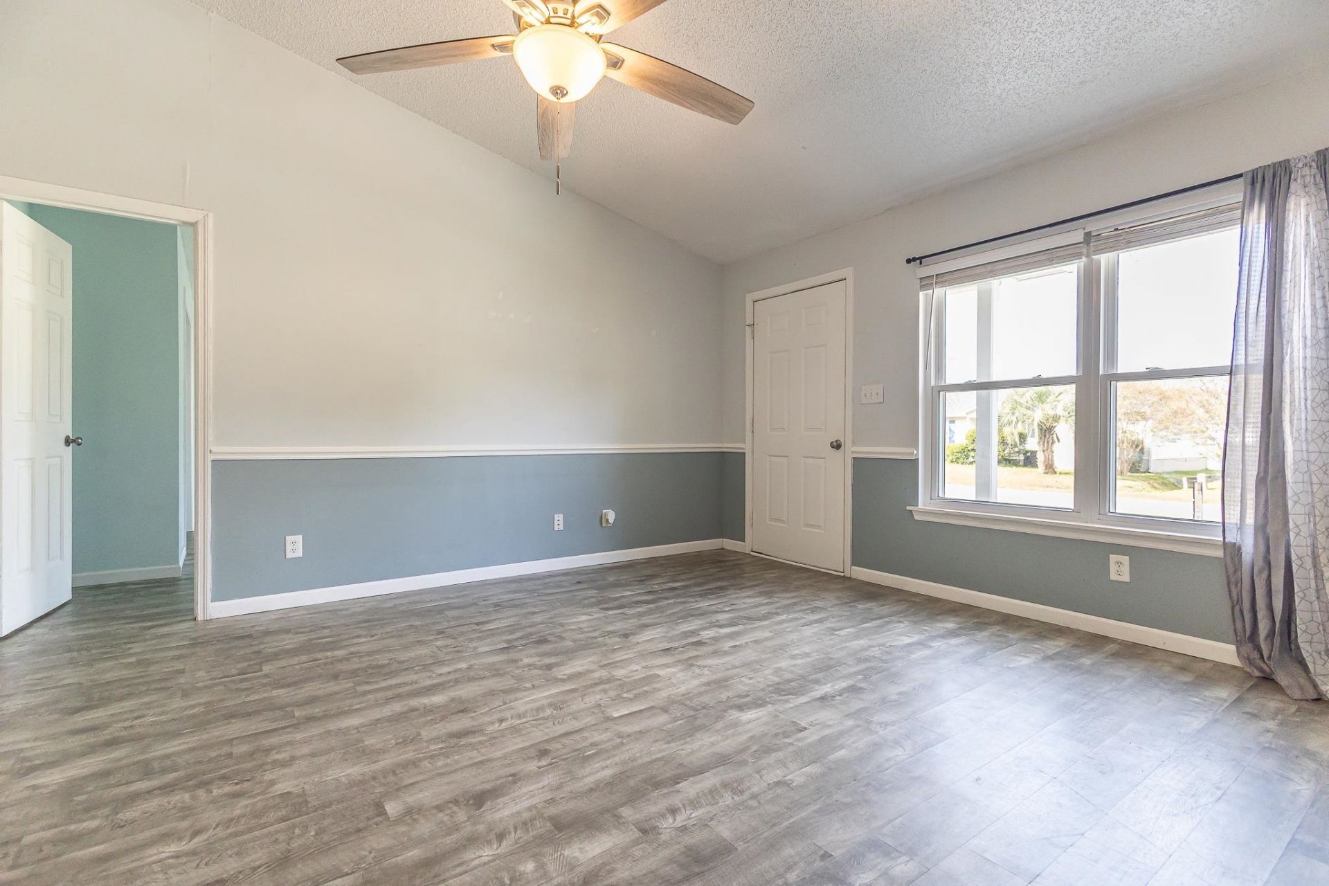 2642 Temperance Dr.  Photo 6