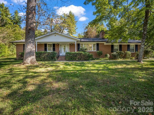 2630 Seminole Drive, Hendersonville, NC 28791