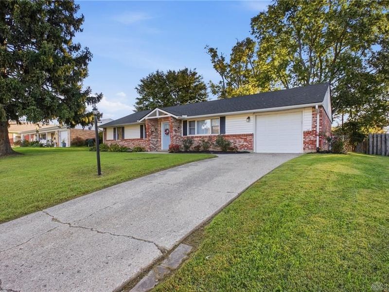 2026 S Lakeman Drive, Bellbrook, OH 45305 Photo 2