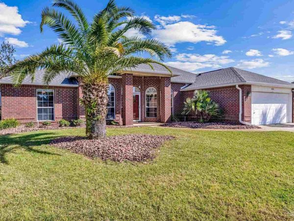 832 Ebb Tide Dr, Pensacola, FL 32507