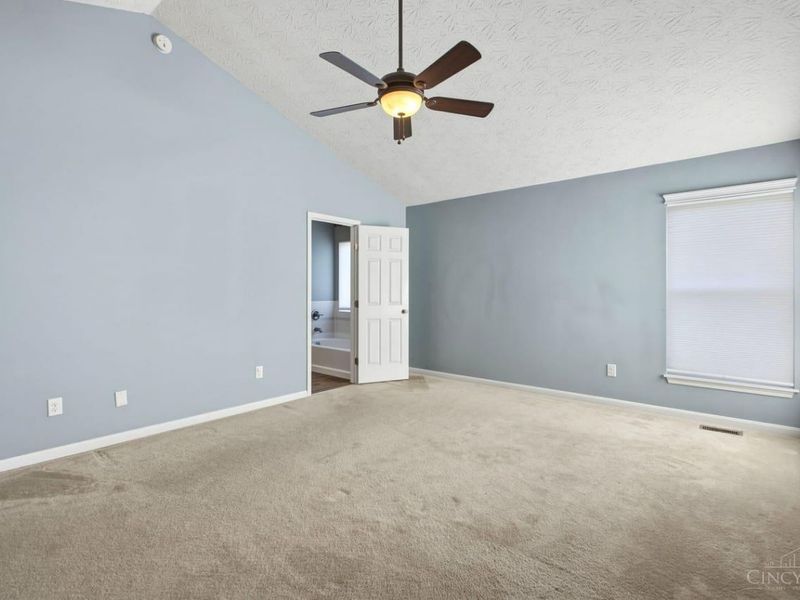 7188 Tressel Wood Drive, Green Township, OH 45248 Photo 23