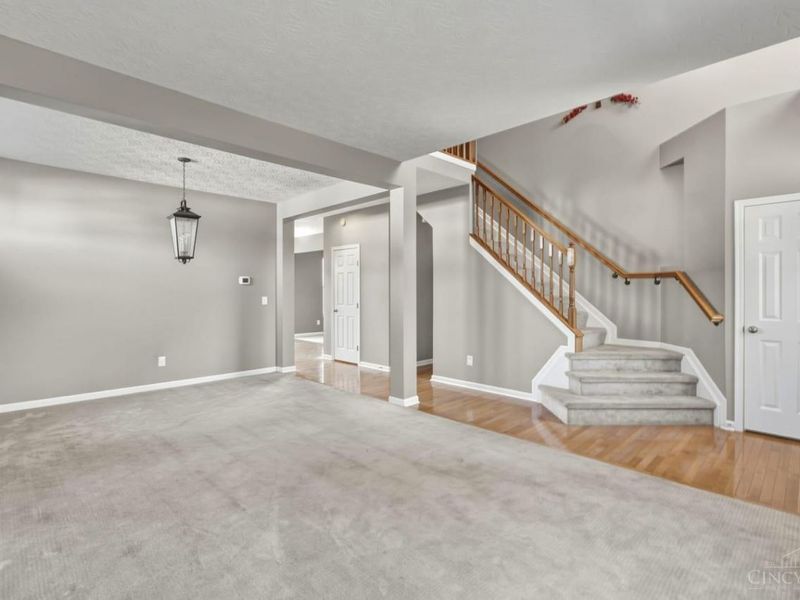 7188 Tressel Wood Drive, Green Township, OH 45248 Photo 5