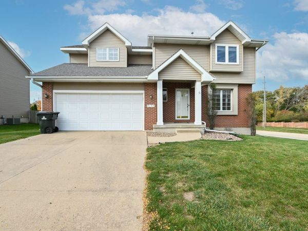 4135 Riverside Drive NE, Cedar Rapids, IA 52411