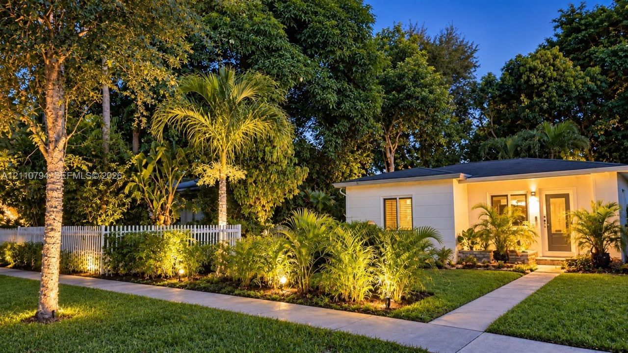 886 NE 134th St , North Miami, FL 33161 Photo