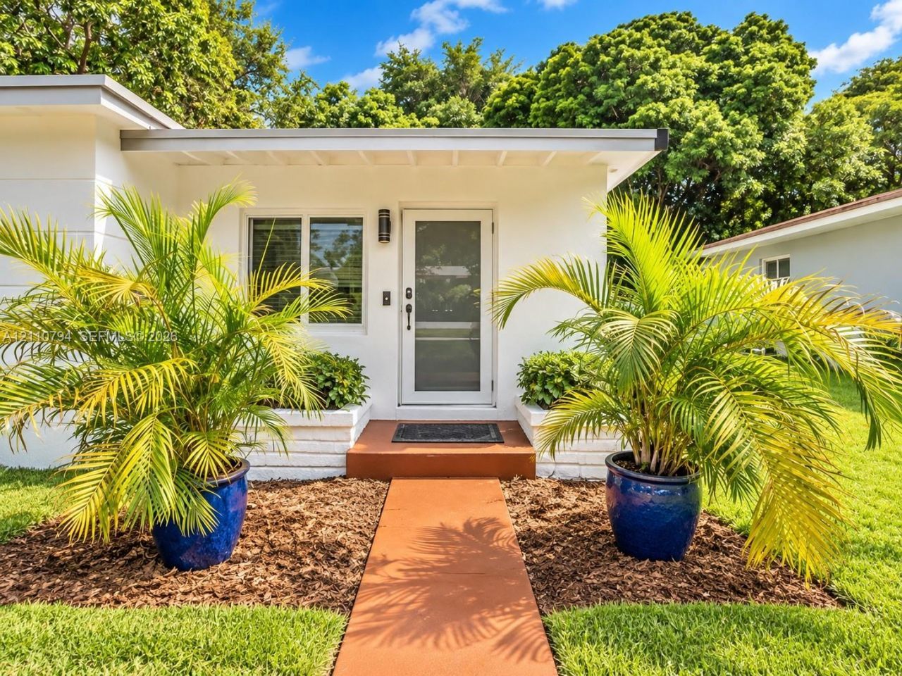 886 NE 134th St , North Miami, FL 33161 Photo