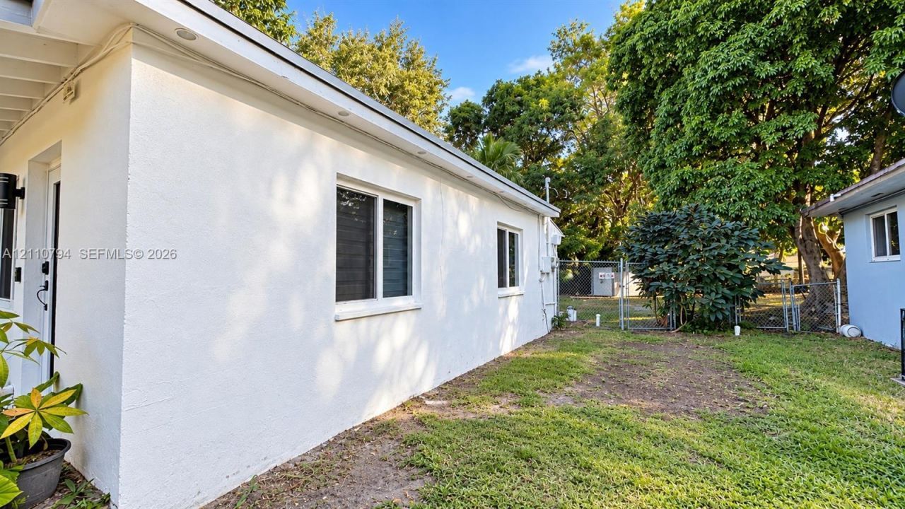 886 NE 134th St , North Miami, FL 33161 Photo