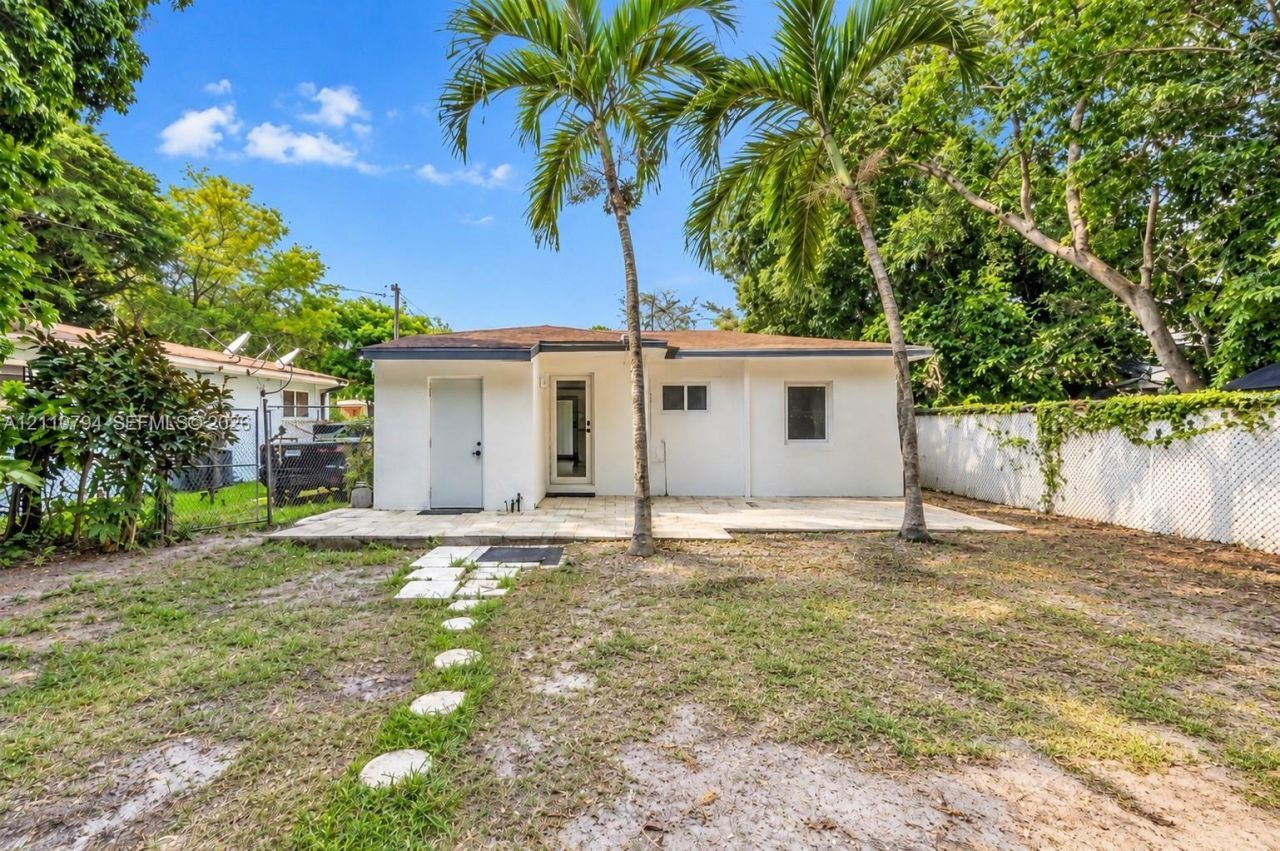 886 NE 134th St , North Miami, FL 33161 Photo