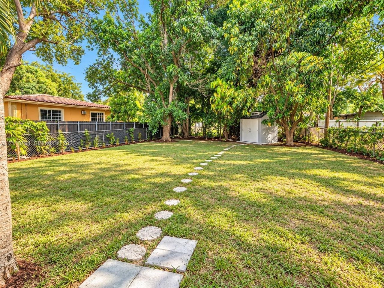 886 NE 134th St , North Miami, FL 33161 Photo