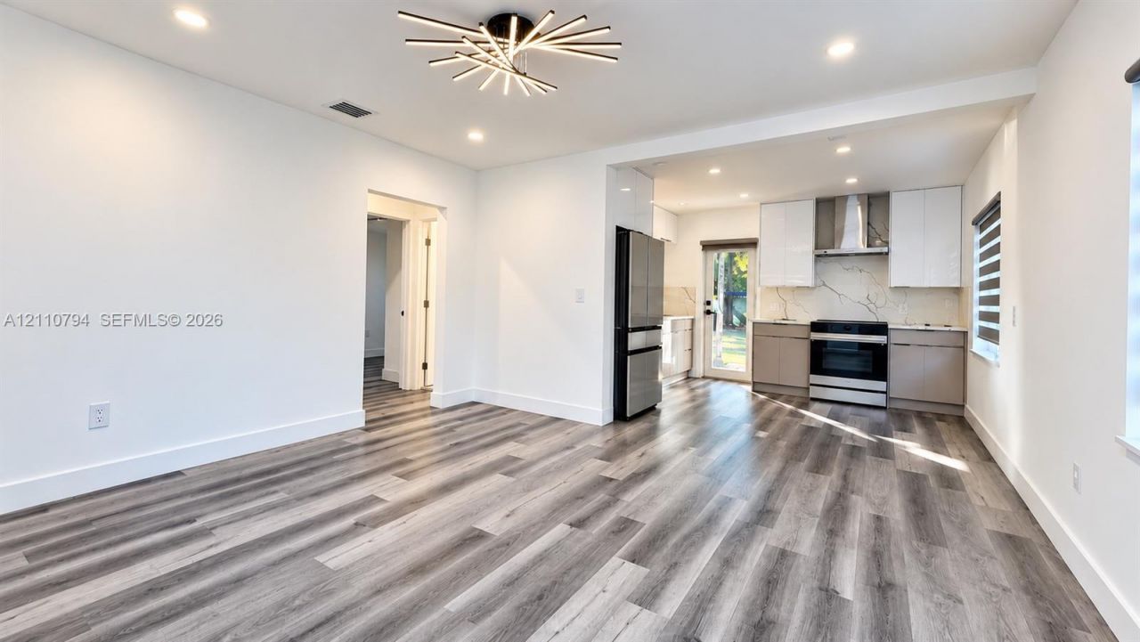 886 NE 134th St , North Miami, FL 33161 Photo