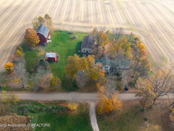 9560 Round Lake Road, Vermontville, MI 49096