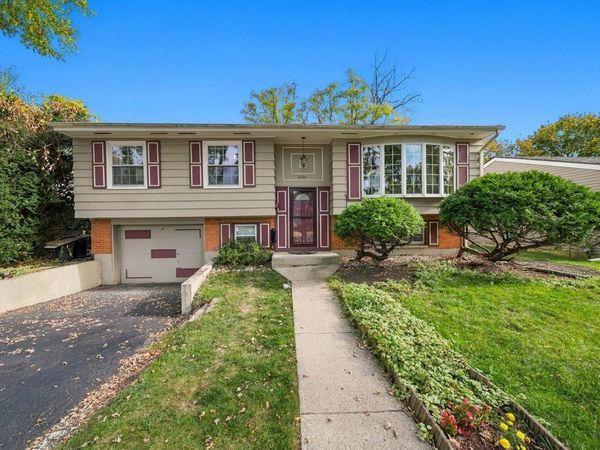 1032 Valley Stream Drive , Wheeling, IL 60090