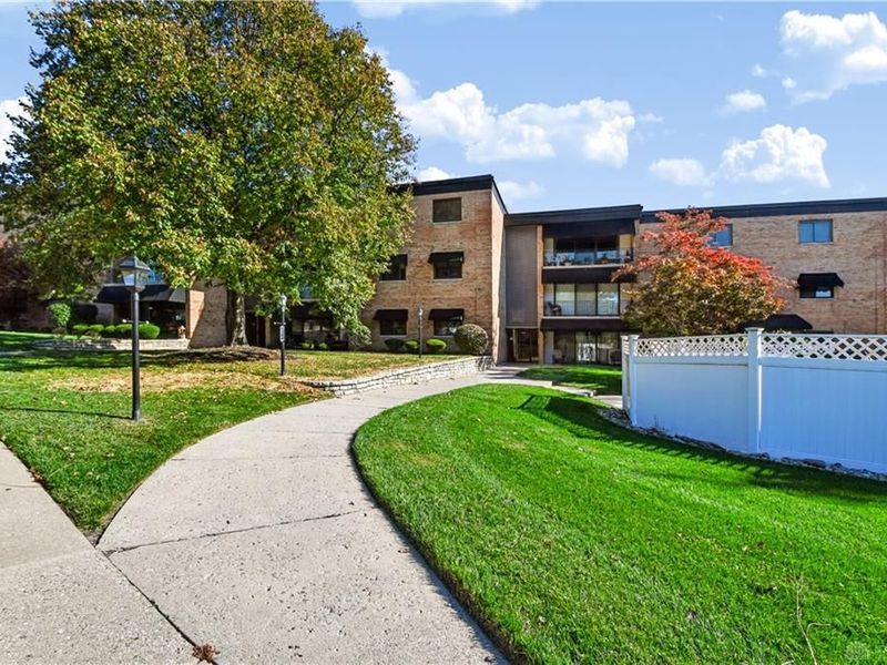 5364 Landau Drive, Unit 25, Kettering, OH 45429 Photo 2