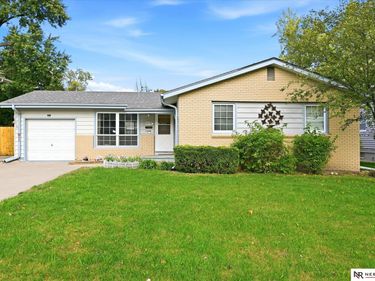 8218 Ralston Avenue, Omaha, NE 68127