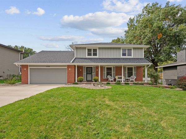 1208 32nd Street, West Des Moines, IA 50266