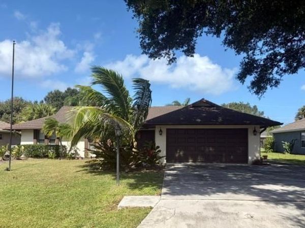 2429 SE BETTY Road, Port St. Lucie, FL 34952