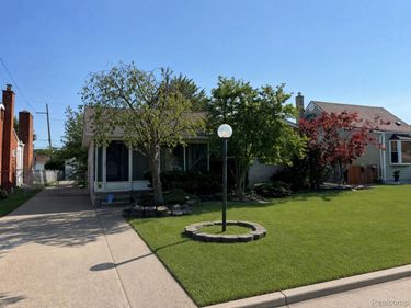 23113 Socia Street, St Clair Shores, Mi 48082