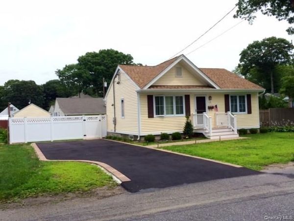 85 W 5th Street , Ronkonkoma, NY 11779