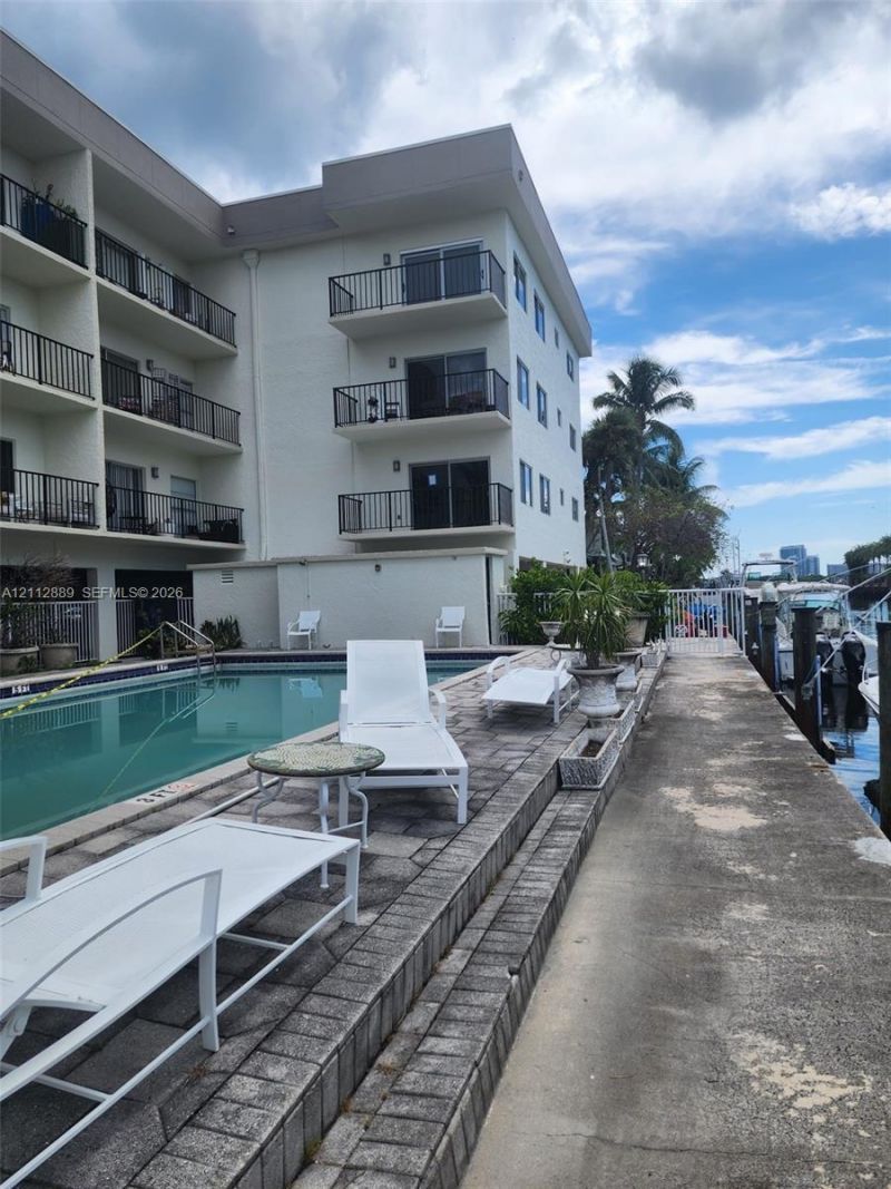 2640 NE 135th St , Unit 415, North Miami, FL 33181 Photo