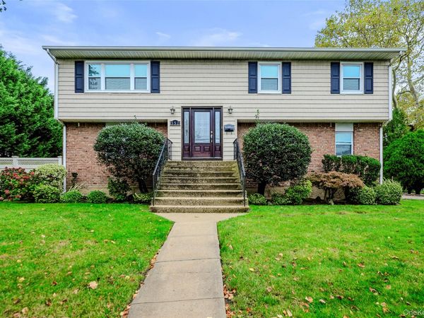 552 Waukena Avenue , Oceanside, NY 11572