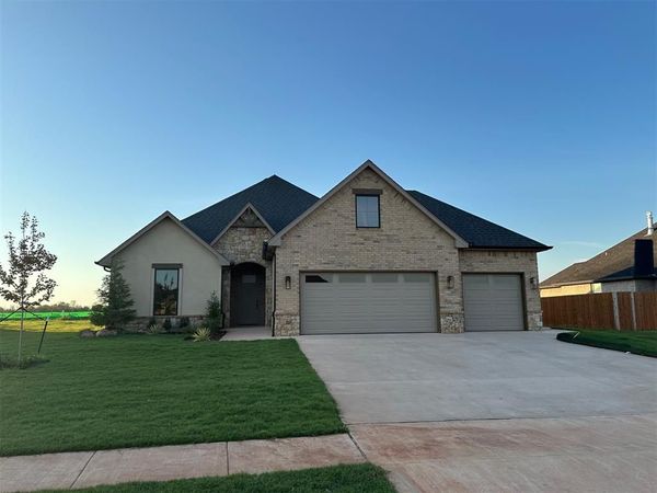 2230 W Cole Drive, Mustang, OK 73064