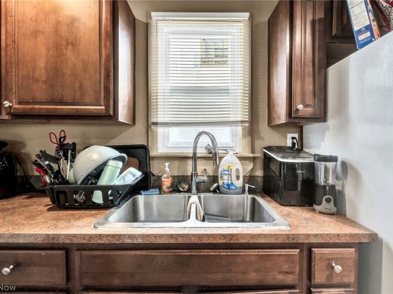 7914 Dorver Avenue, Cleveland, OH 44105 Photo 13