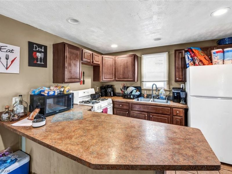 7914 Dorver Avenue, Cleveland, OH 44105 Photo 16