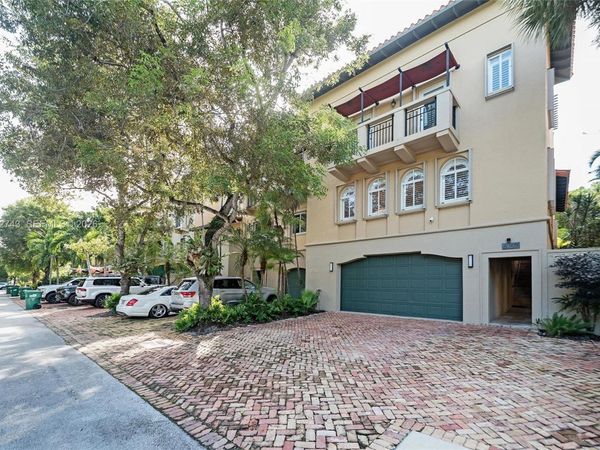 6157 Paradise Point Dr , Palmetto Bay, FL 33157