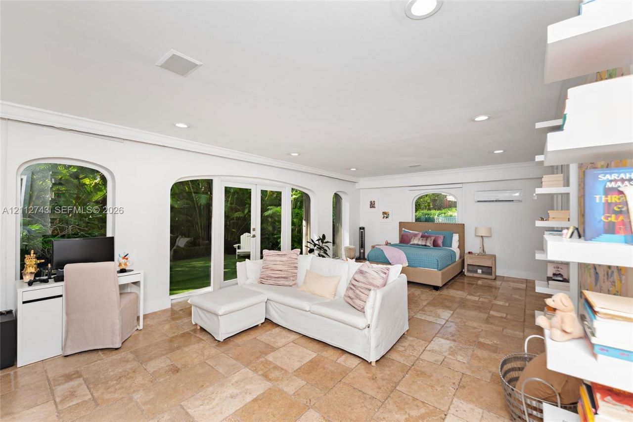 6157 Paradise Point Dr , Palmetto Bay, FL 33157 Photo