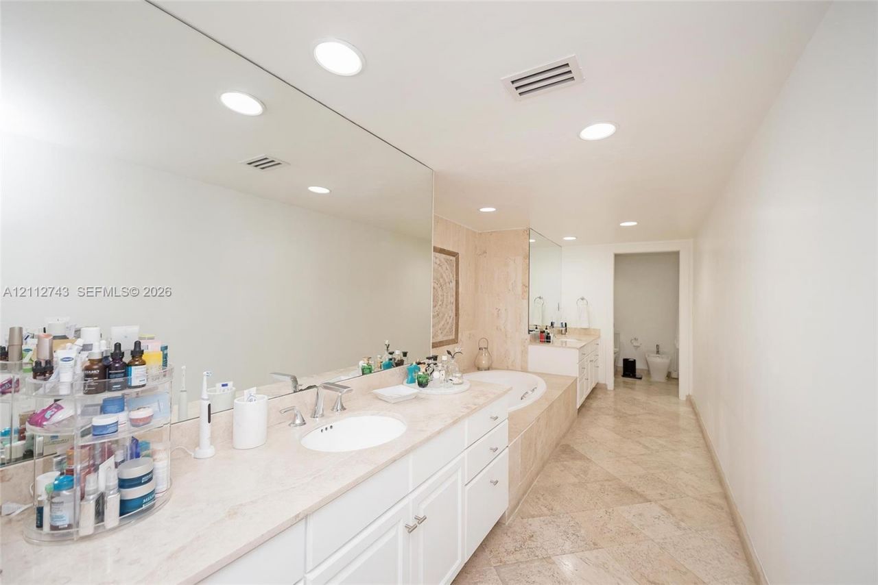 6157 Paradise Point Dr , Palmetto Bay, FL 33157 Photo