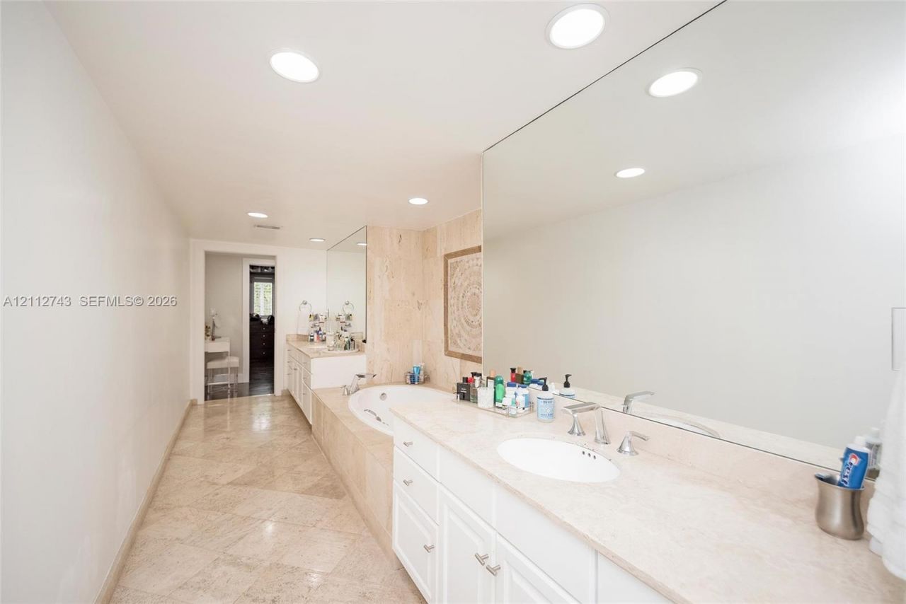 6157 Paradise Point Dr , Palmetto Bay, FL 33157 Photo