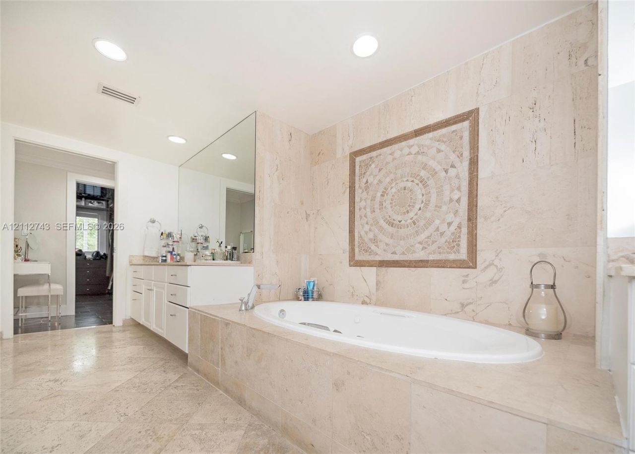 6157 Paradise Point Dr , Palmetto Bay, FL 33157 Photo