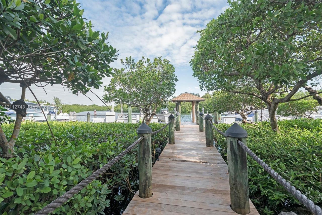 6157 Paradise Point Dr , Palmetto Bay, FL 33157 Photo