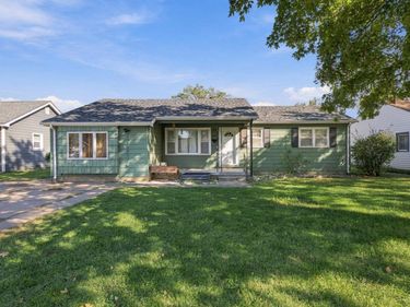 416 N Burns Ave, Valley Center, KS 67147