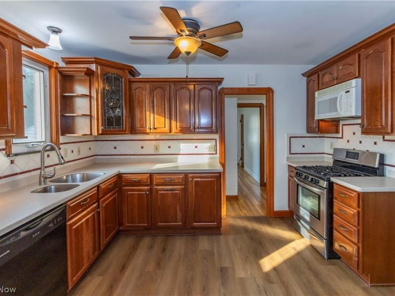 16936 Woodbury Avenue, Cleveland, OH 44135 Photo 14