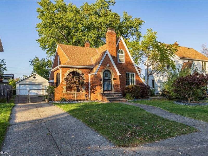 16936 Woodbury Avenue, Cleveland, OH 44135 Photo 2