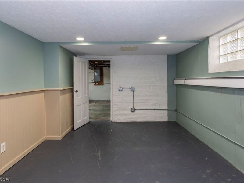 16936 Woodbury Avenue, Cleveland, OH 44135 Photo 38