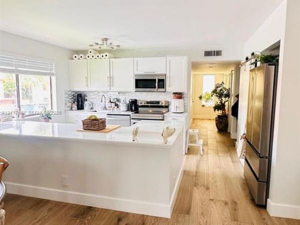 223 Lakeview Dr , Unit 204, Weston, FL 33326