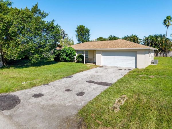 525 SE 35TH STREET , CAPE CORAL, FL 33904