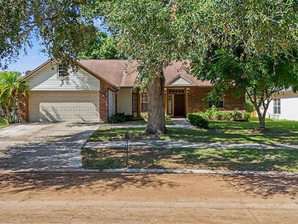 833 GREENBELT CIRCLE , BRANDON, FL 33510