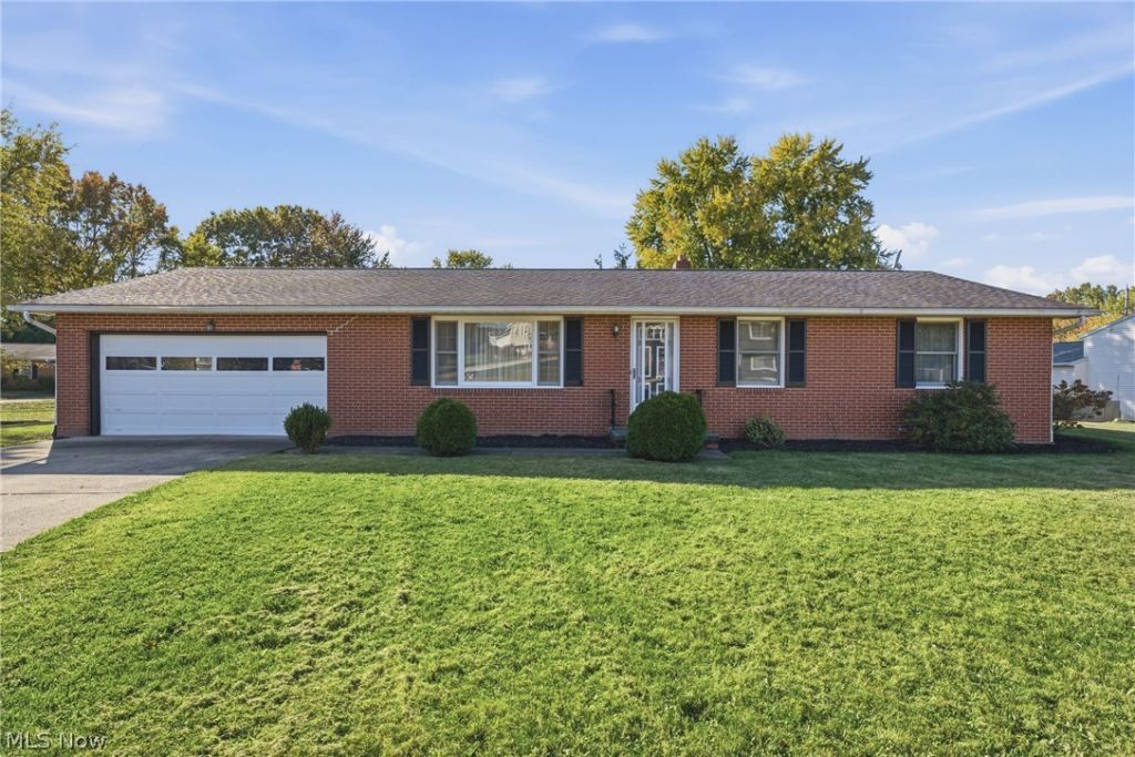 5670 Valerius Street Sw, Navarre, OH 44662 Main Photo
