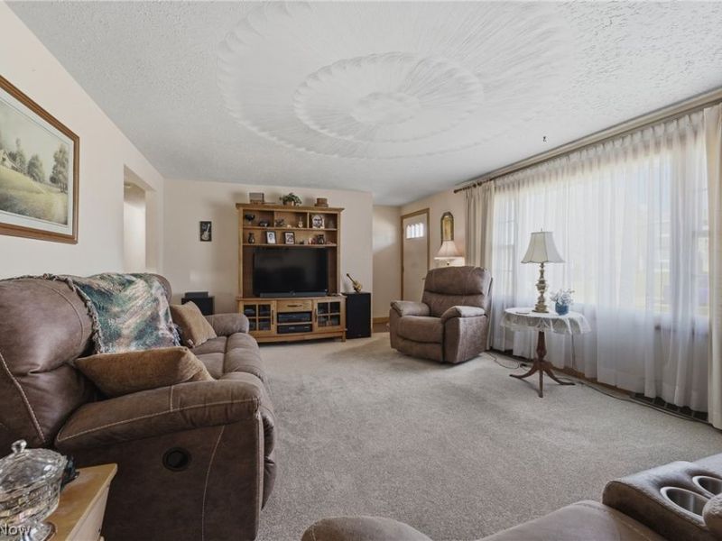 5670 Valerius Street SW, Navarre, OH 44662 Photo 5