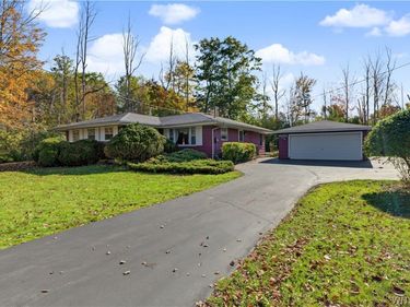 6261 Southwestern Blvd , Hamburg, NY 14075