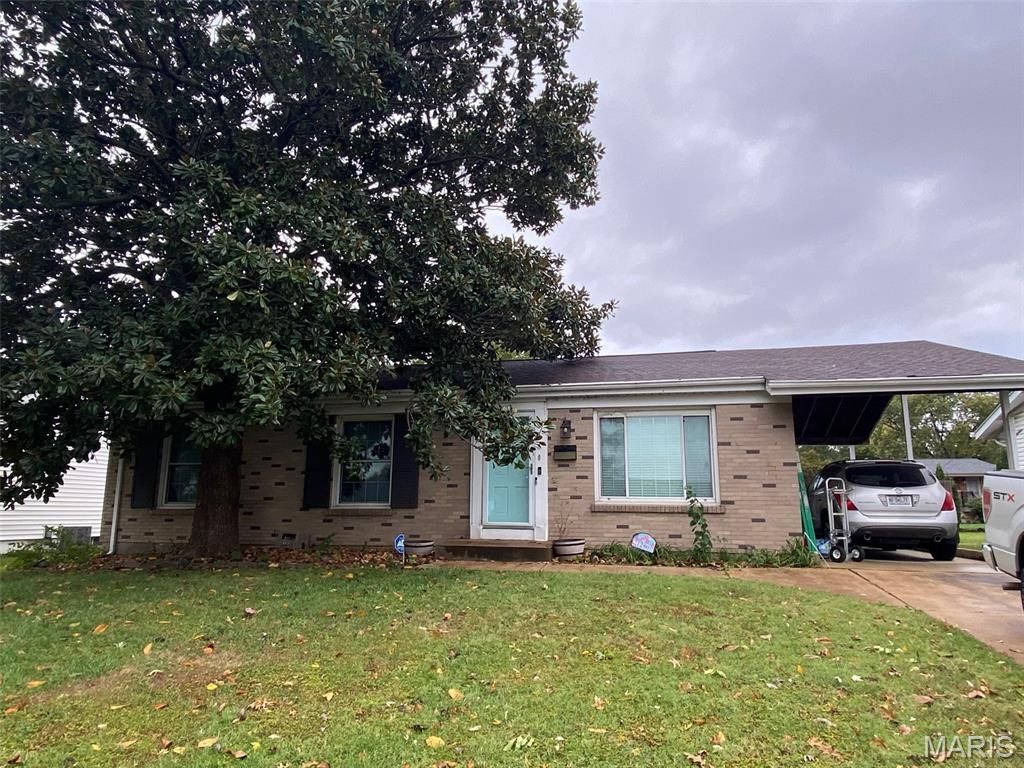 1280 Fox Run Drive , Florissant, MO 63033 Main Photo