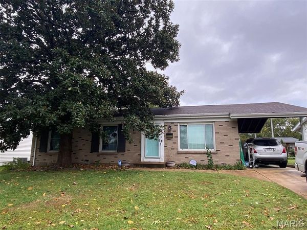 1280 Fox Run Drive , Florissant, MO 63033