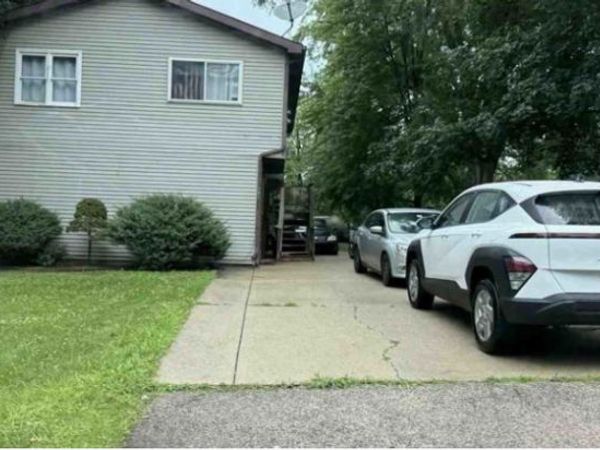 102 S Channel Drive , Round Lake Beach, IL 60073