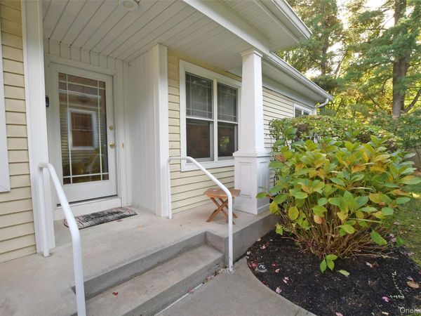 16 Oak Run , Stony Brook, NY 11790