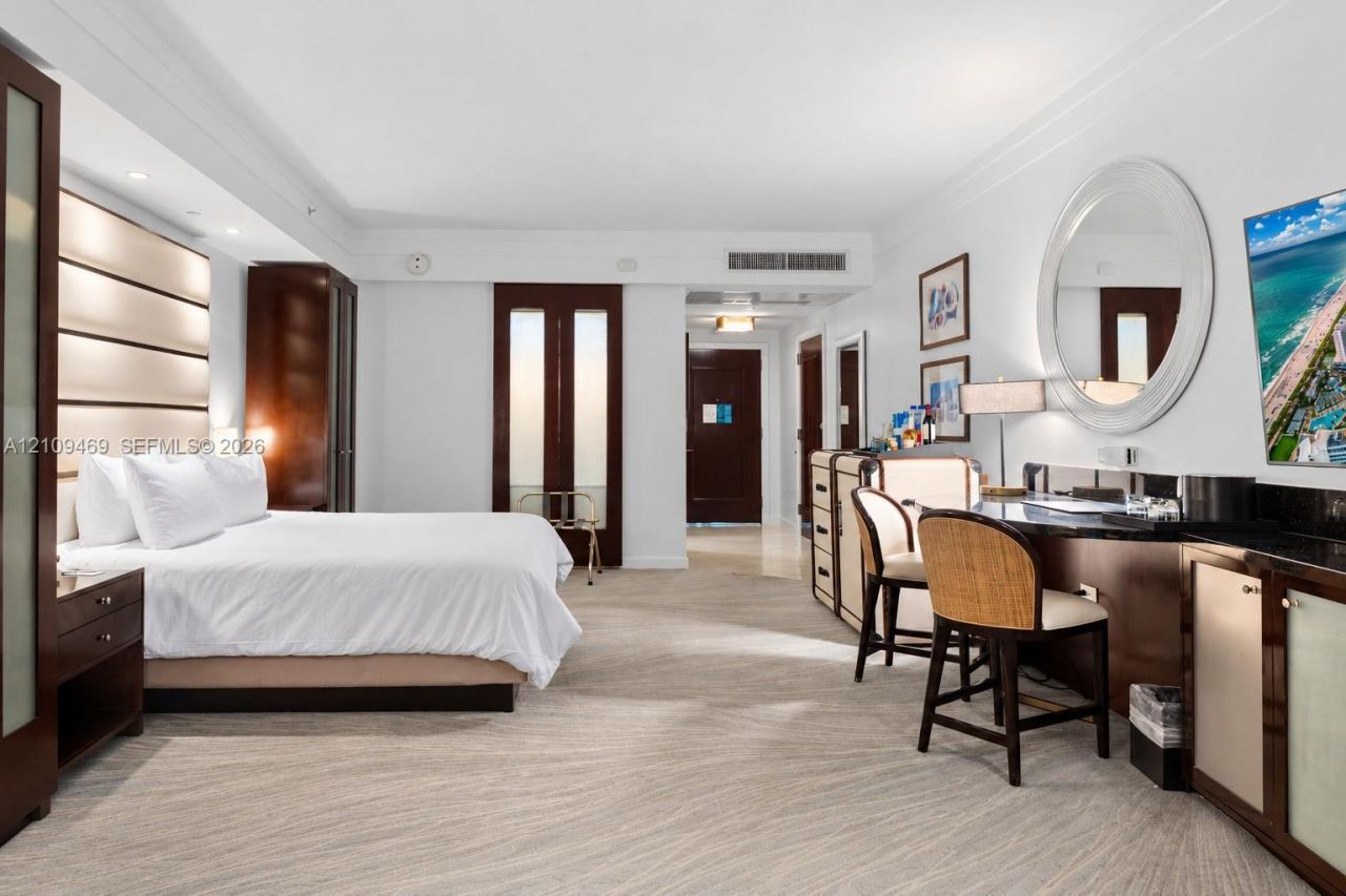 4391 Collins Ave , Unit 1704, Miami Beach, FL 33140 Photo
