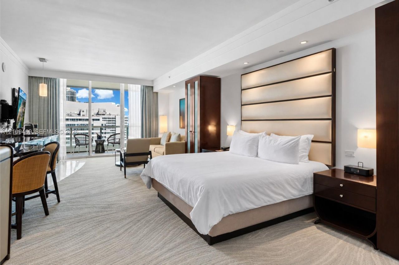 4391 Collins Ave , Unit 1704, Miami Beach, FL 33140 Photo