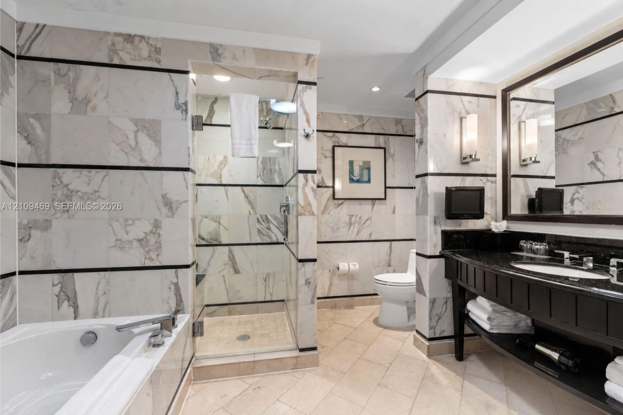 4391 Collins Ave , Unit 1704, Miami Beach, FL 33140 Photo